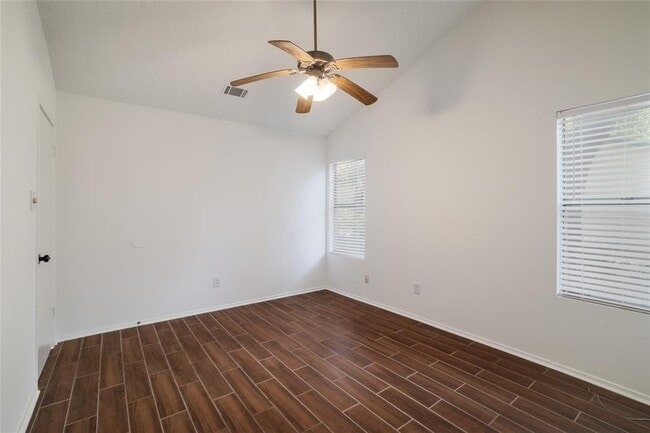 Building Photo - 804 Lone Tree Ct