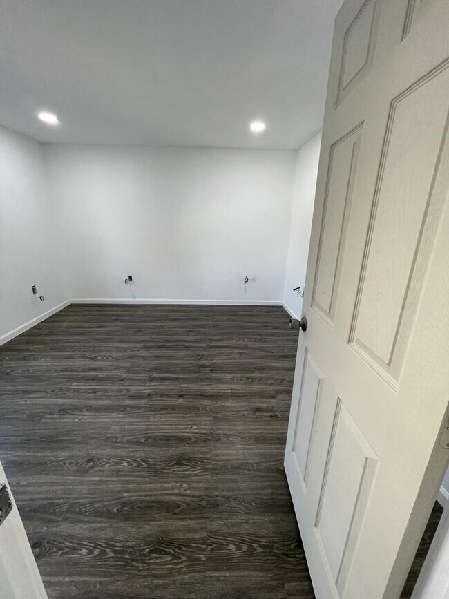 Building Photo - 120 W Owens Ave