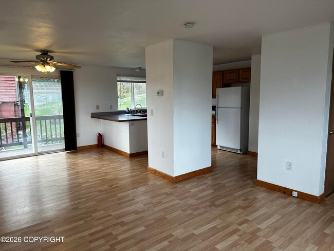 Building Photo - 3051 Crest Ave