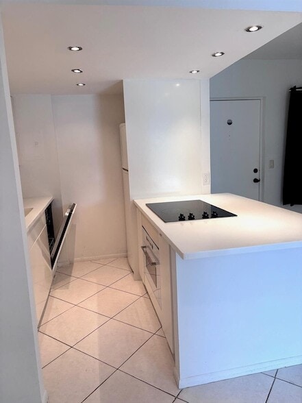 Building Photo - 1407 NE 56th St