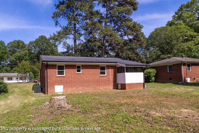 Building Photo - 409 Eastover Ave