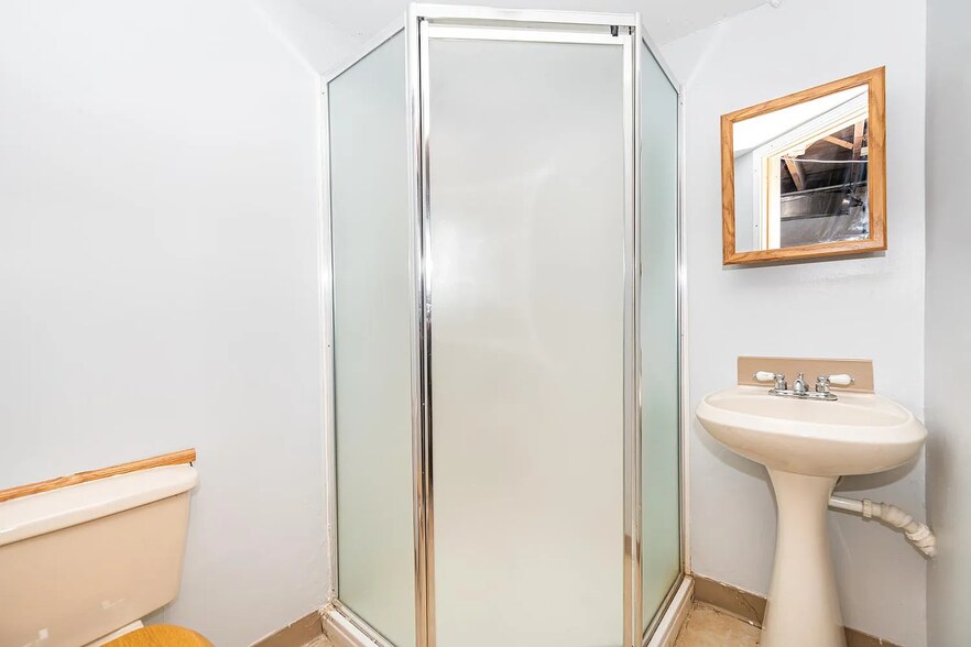 Building Photo - 9543 Sumac Rd