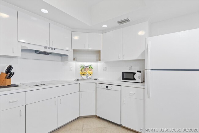 Building Photo - 3800 Galt Ocean Dr