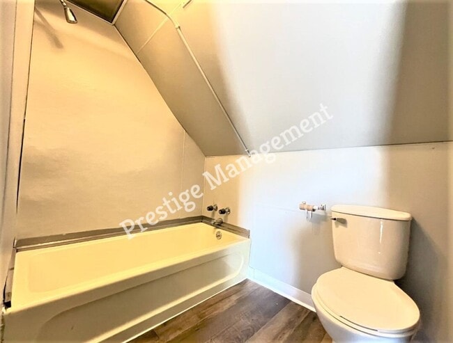 Building Photo - Large Renovated 3 bed 2 bath Home