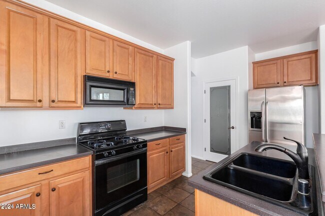 Building Photo - 16516 W Carmen Dr