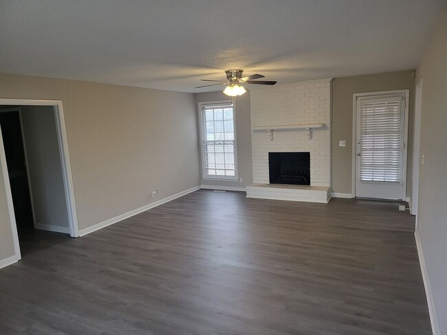 Building Photo - Nice Mt. Juliet Ranch 4 bedroom 2 bath on ...