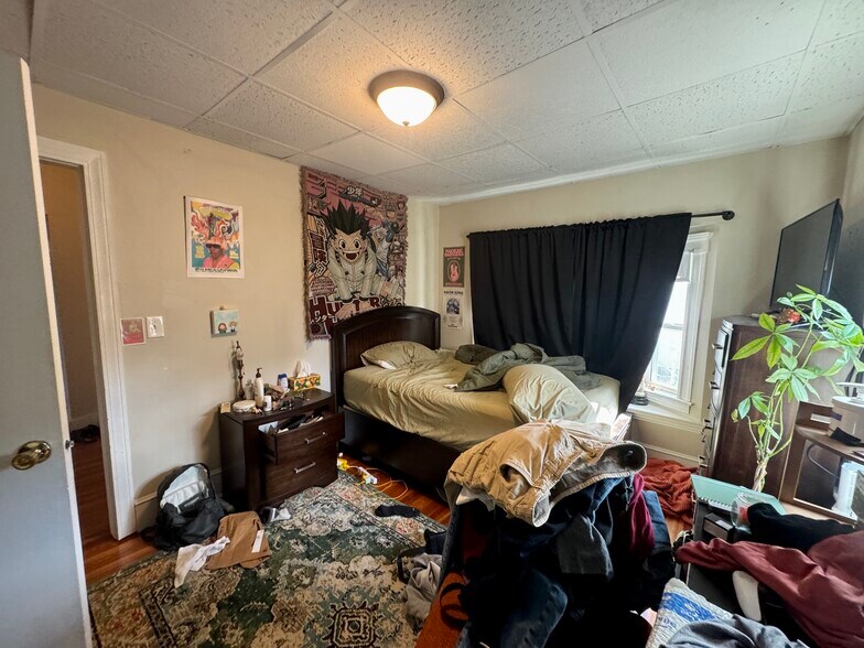 Building Photo - 1386A Beacon St