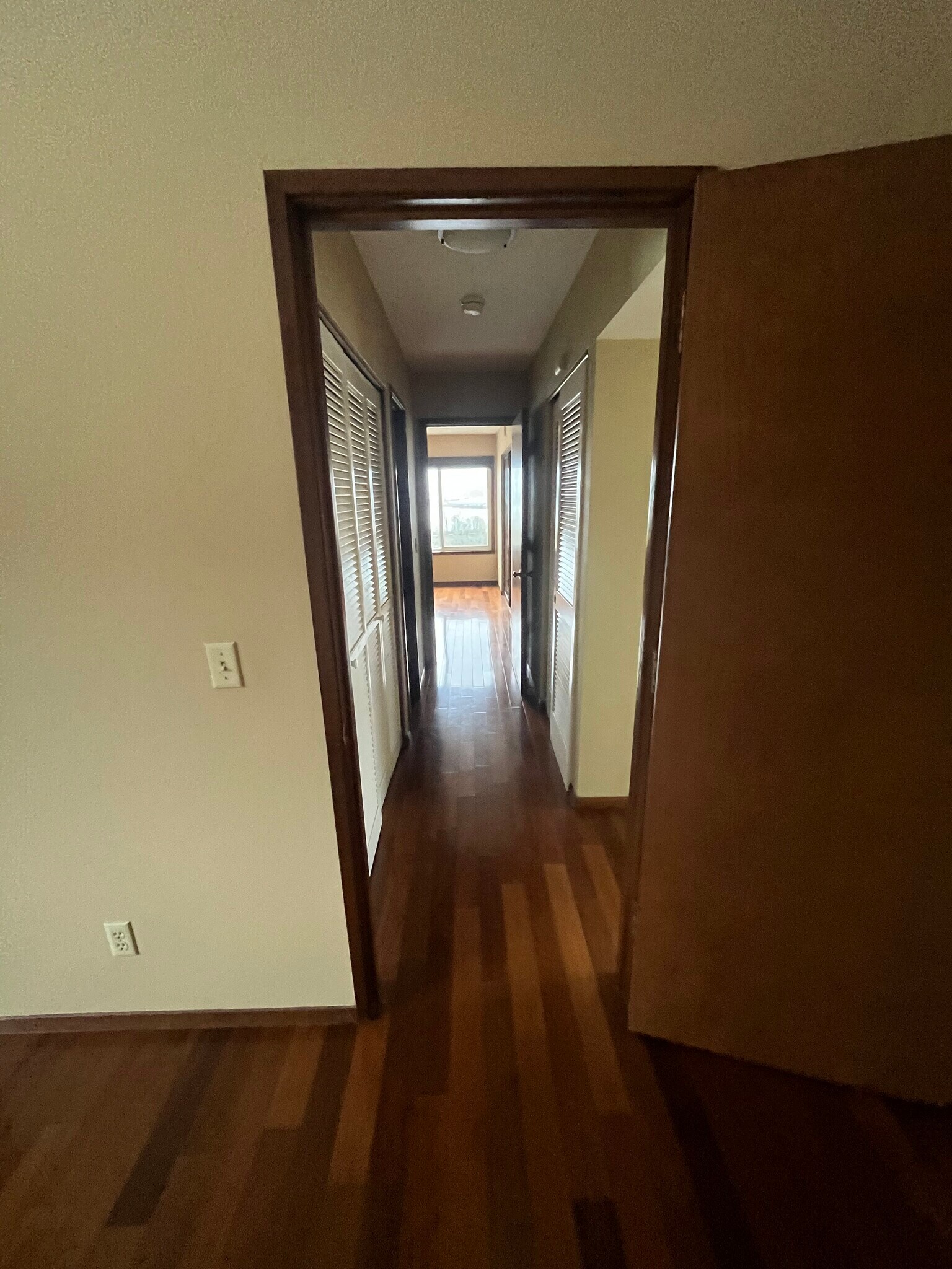 Hallway between the 2 bedrooms - 7511 N Edgewater Ave