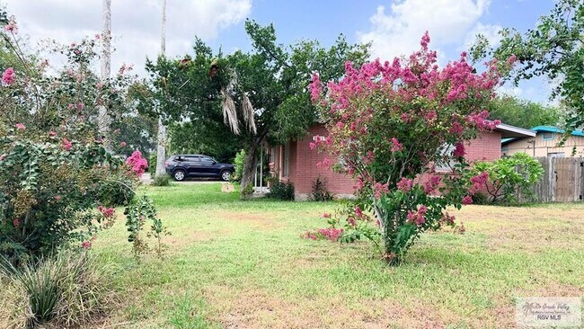 Building Photo - 1111 Rosemond Ct