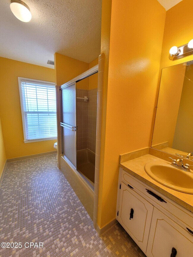 Building Photo - 2512 W 27th St