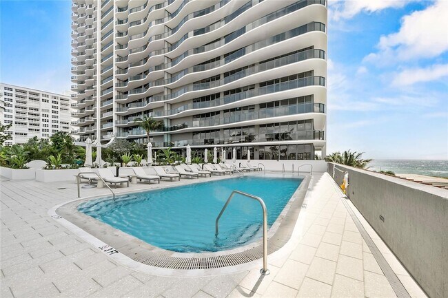 Building Photo - 900 N Ocean Blvd