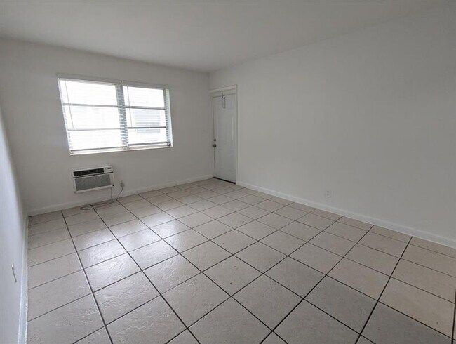 Building Photo - 107 SW 18th Ave