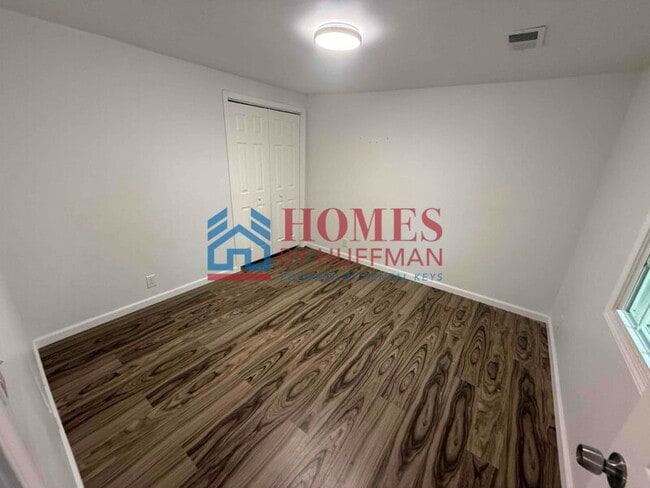 Building Photo - Three Bedroom House | Boonville, Indiana