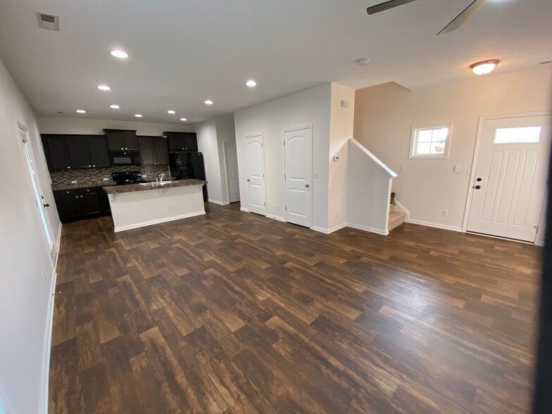 Building Photo - 6405 Autumn Valley Trce