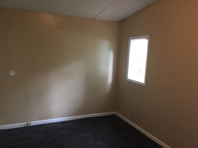 Building Photo - **AVAILABLE NOW**Total Electric East Columbus 4 bedroom/1 bathroom Home for Rent***