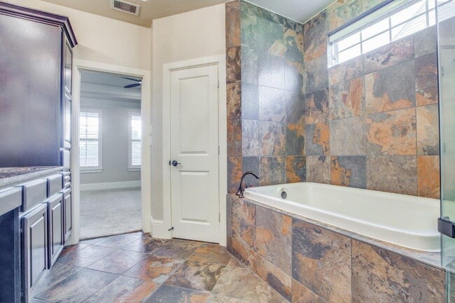 Building Photo - Luxury East Shore Living | Lake Woodlands Views | Near Market Street & Hughes Landing