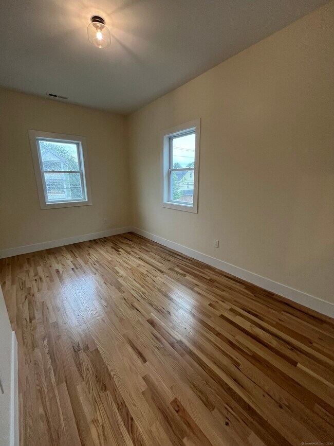 Building Photo - 115 Belden St