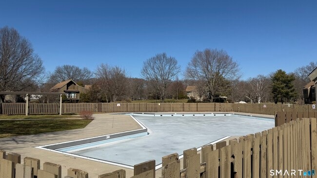 Building Photo - 14b Algonquin Ln