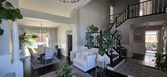 Building Photo - 430 Guinevere Ct