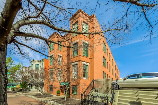 Building Photo - 333 2nd St NE