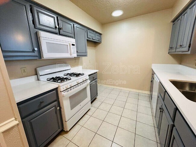 Building Photo - 828 Haverford Ln