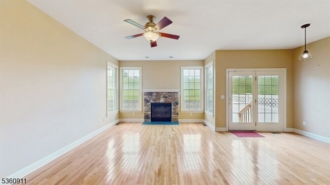 Building Photo - 104 Briar Ct