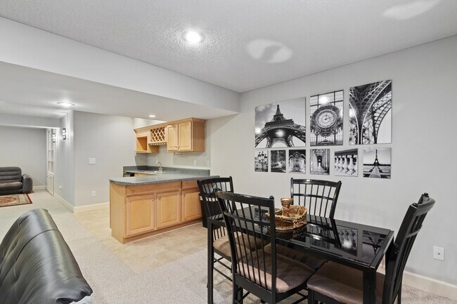 Building Photo - 5337 Meadowlark Dr
