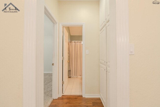 Building Photo - 3037 Cunningham Dr
