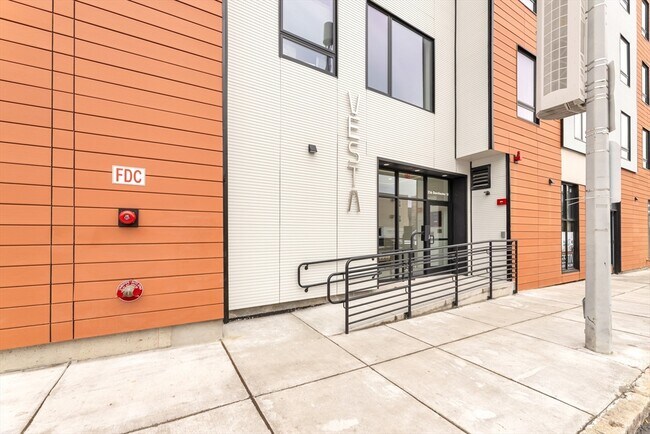 Building Photo - 256 Dorchester St