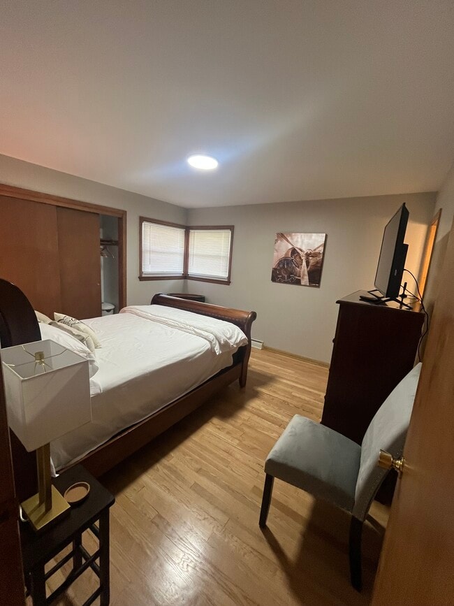 Building Photo - 5922 S Howell Ave