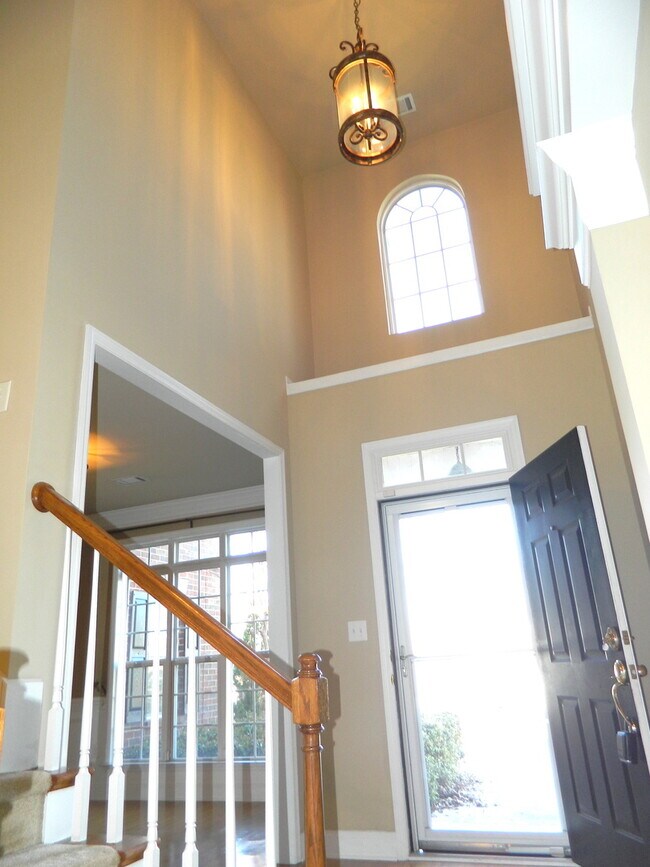 Building Photo - 1101 Brighton Dr