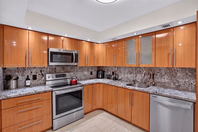 Building Photo - 427 Golden Isles Dr