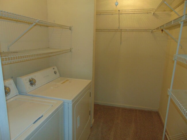 Building Photo - West Augusta Townhome Close to Medical, Shopping, and Dining