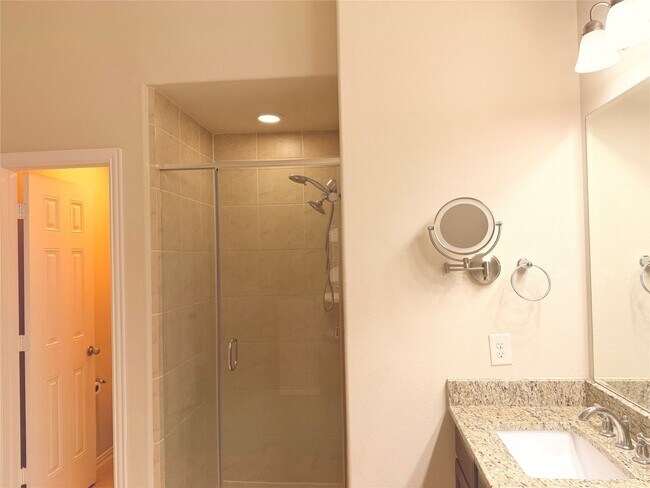 Building Photo - 29015 Davenport Dr