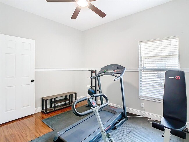Building Photo - 16829 Midsummer Ln