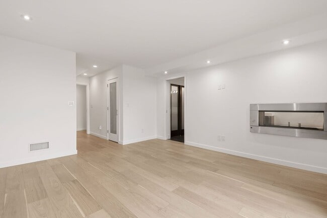 Building Photo - 167 Skyview Way