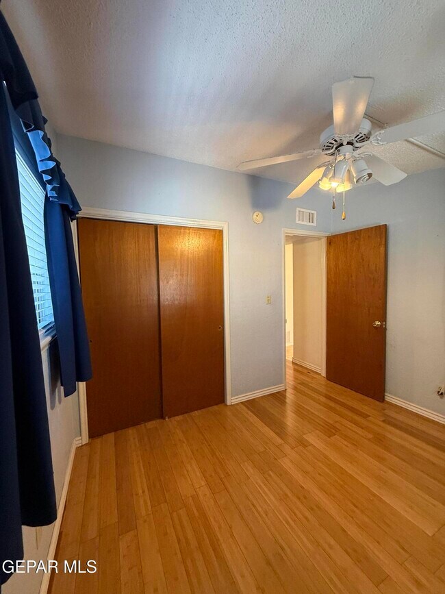 Building Photo - 10449 Chinaberry Dr