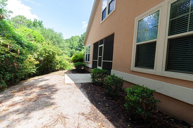 Building Photo - 2402 Via Palma Dr