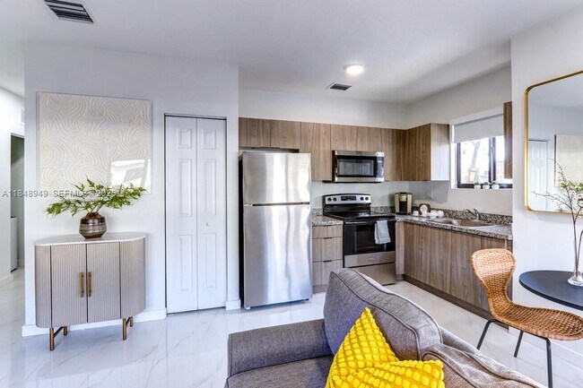 Building Photo - 339 W 78th Rd