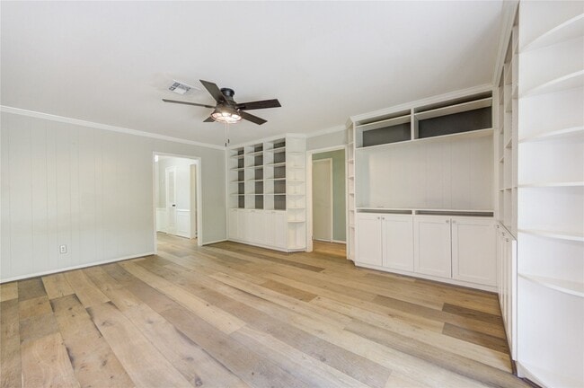 Building Photo - 5019 Oak Forest Dr
