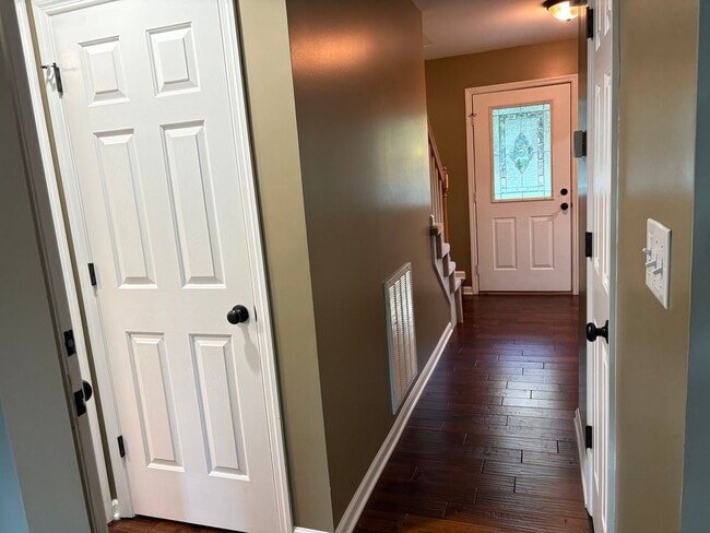 Building Photo - Knoxville 37923 - 3 bedroom, 2.5 bath home...