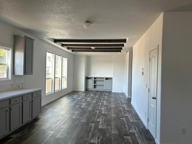 Building Photo - 3953 Stoneridge Dr