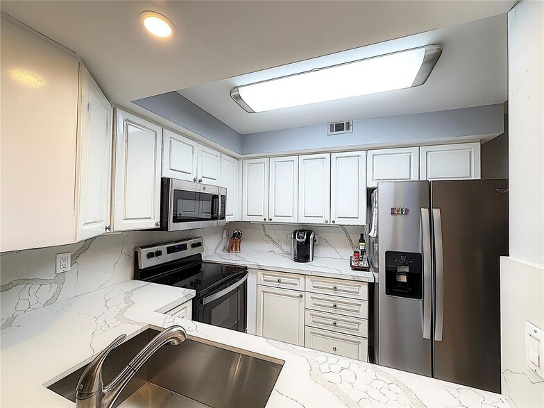 Building Photo - 1301 River Reach Dr