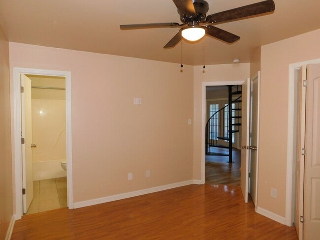 Building Photo - REMODLED