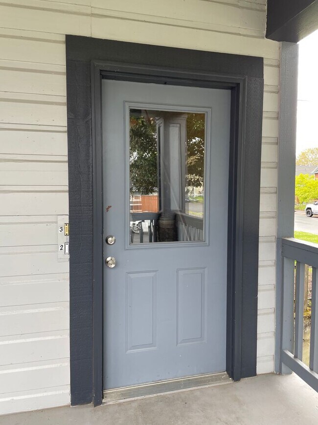 Building Photo - M1614 #1-3