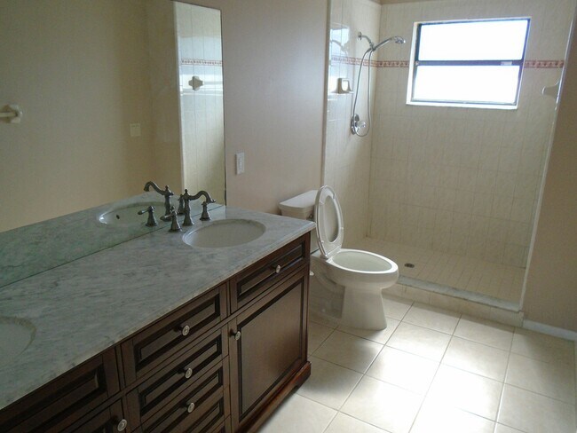 Building Photo - 733 Laurel Bay Cir