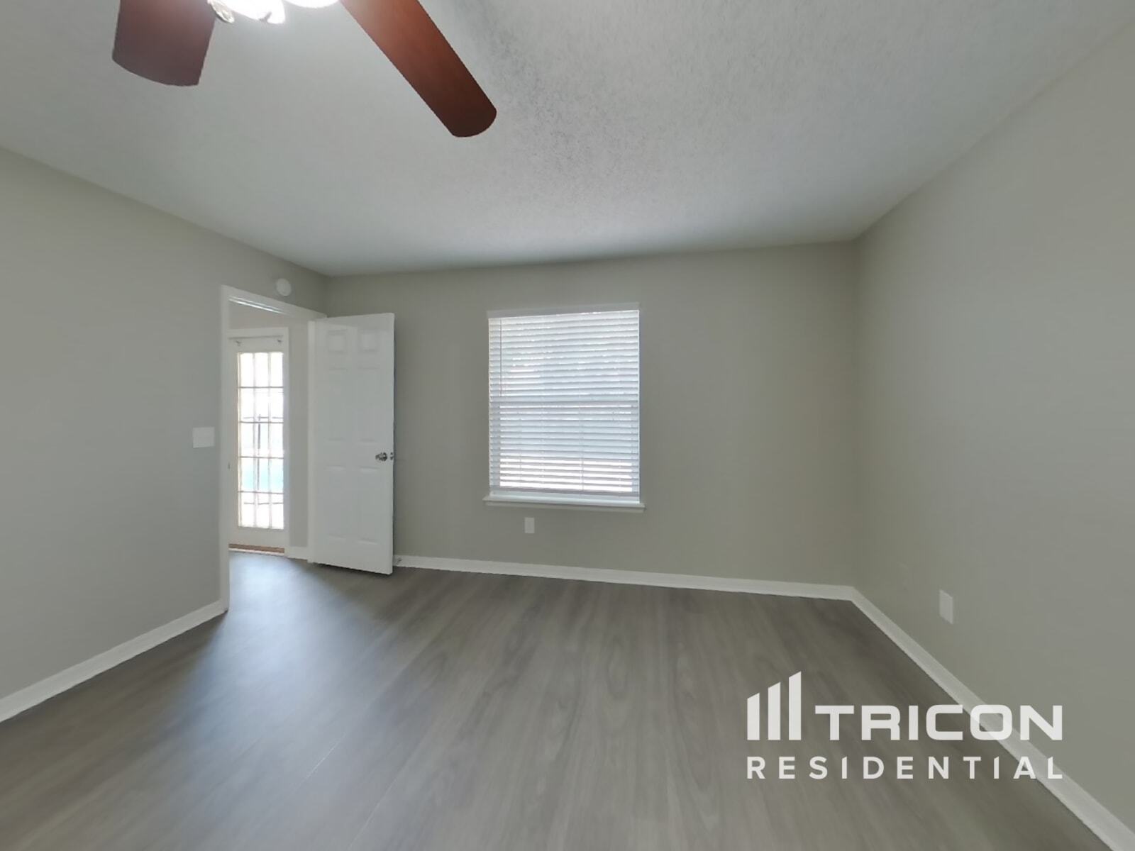 Building Photo - 8465 Country Bend Cir W
