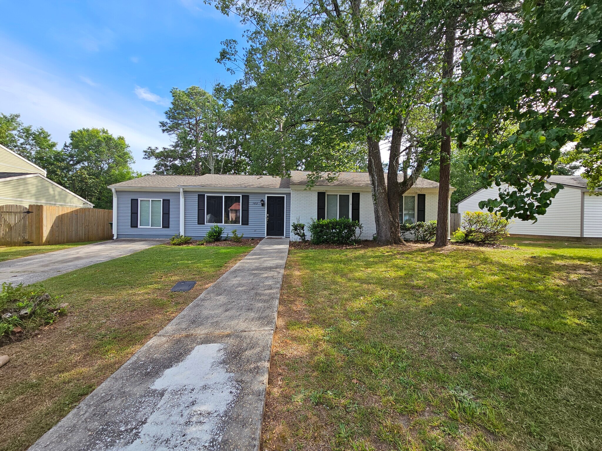 Building Photo - 182 Forestview Cir