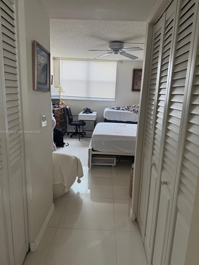 Building Photo - 2821 N Miami Beach Blvd