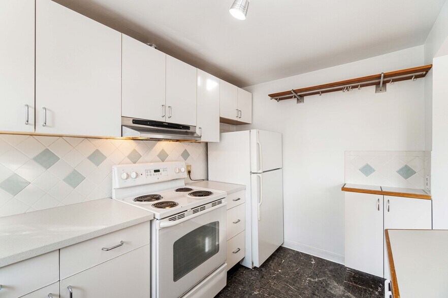 Building Photo - 6569 Rosemoor St